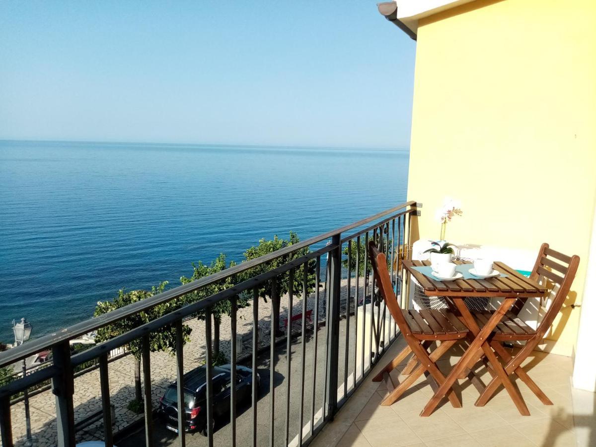 Apartmán Un Oblo Sul Mare San Lucido Exteriér fotografie